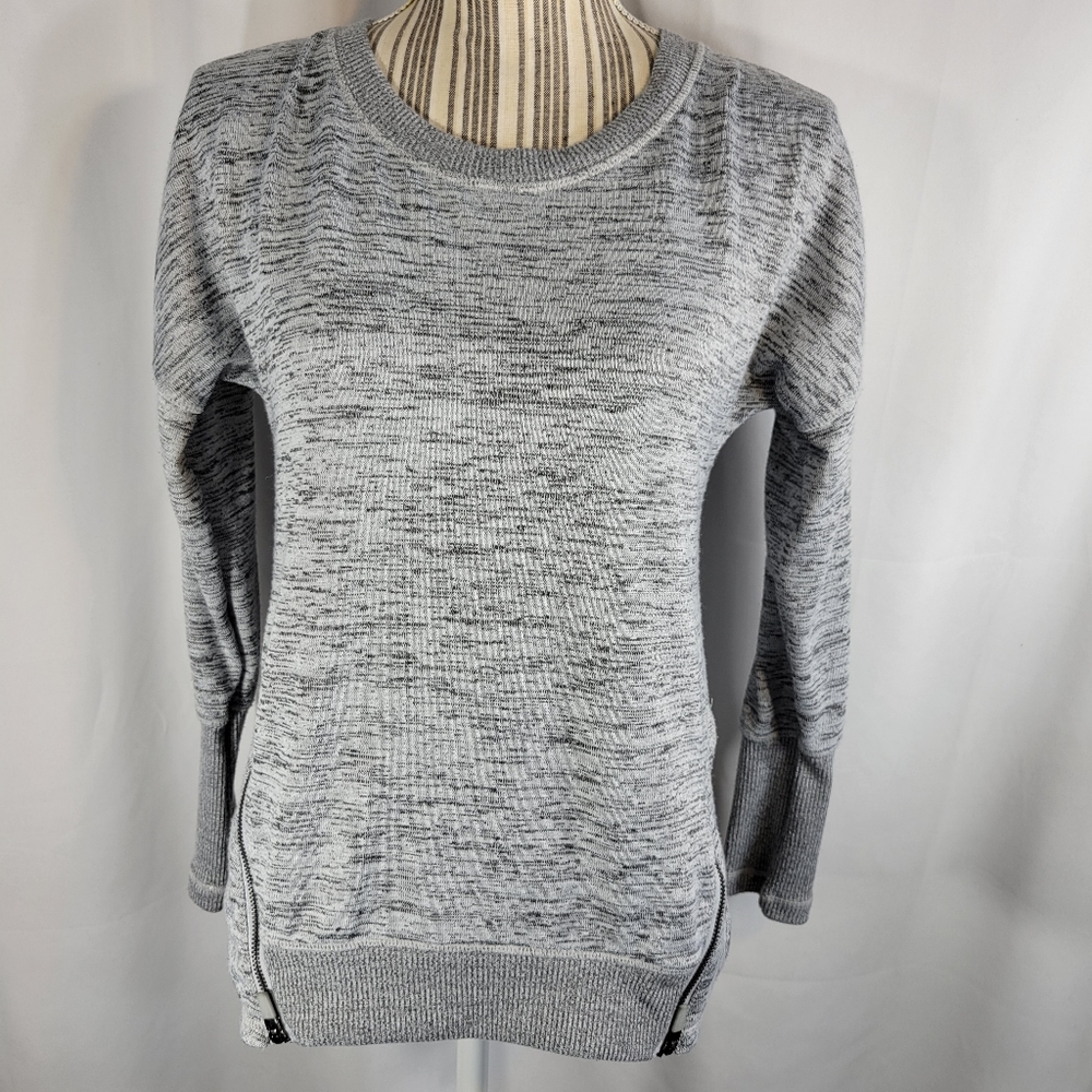90 Degrees Heathered Grey Long Sleeve Athletic Top Size Small
